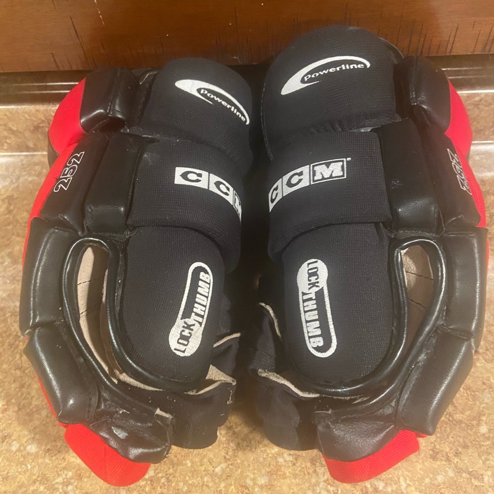 CCM 252 , 14 in, 36 cm Adult Hockey Gloves